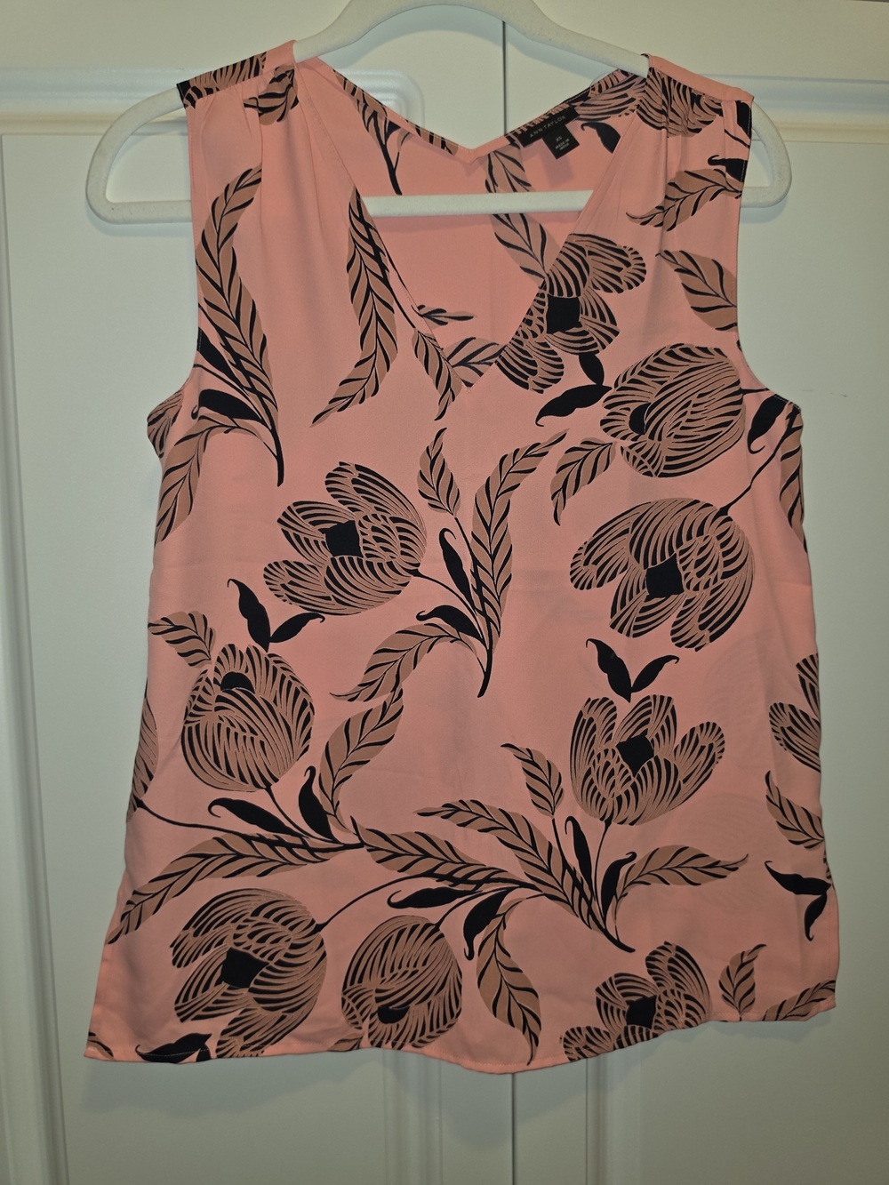 Ann Taylor Pink Floral V-Neck Sleeveless Blouse